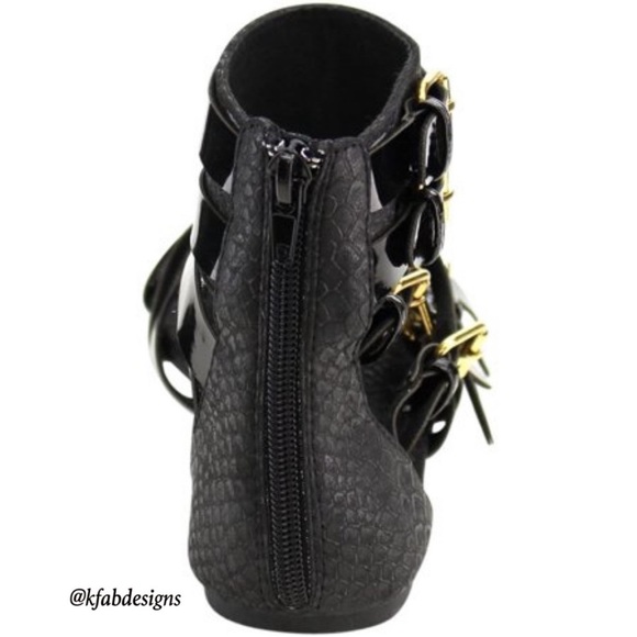 LAST 2! Strappy Black Zipper Textured Gladiator FlatSandal-Gold Tone Buckles - Picture 2 of 8